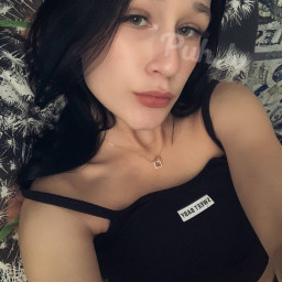 Veronika, 22