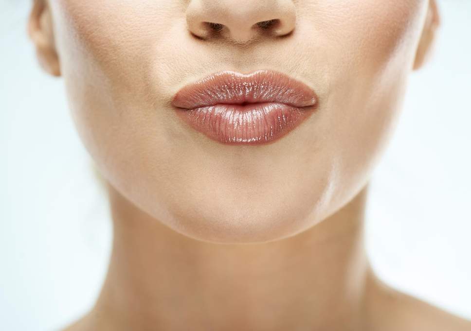 Губы плюс. Woman Lips Front left. Plumping.