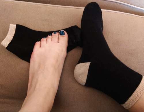 FootFetish (25 years) (Photo!) offers to earn (#3352369)