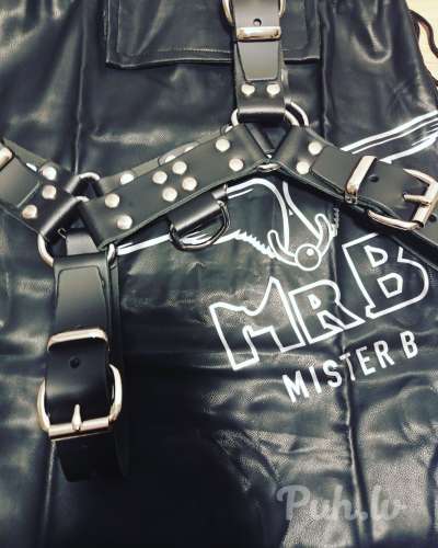 Hi.  vai kads aktīvs vīrišķīgs, bi spēcīgs,  vīrietis nesa ādas cimdus? Ļoti gribēt…