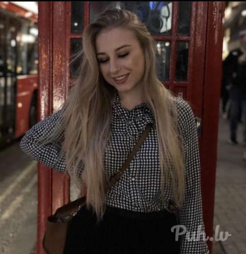 Es esmu jautrs,  ģimenisks cilvēks,  daudz smaidu.  Man patīk pastaigas,  gleznošana…