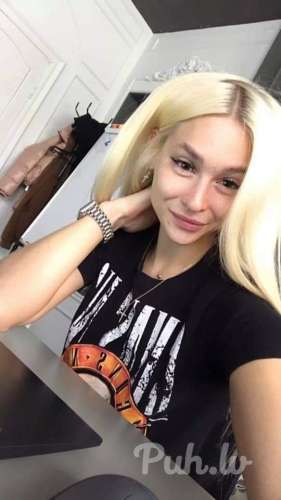 Man nevajag daudz. . . 
Tikai rokas,  kas maigi spēj glāstīt
Dvēseli pilnu ar Saul…