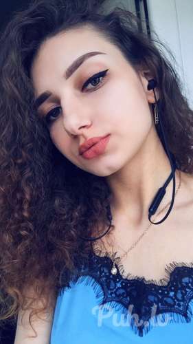 Esmu meitene vienmēr smaidīga,  tieša,  laipna.  Es labprāt palīdzu citiem,  man lab…