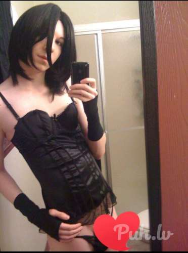 Beidzot vecāki ir prom un es esmu palicis viens pats. Vēlos vīrieti kurš mani ap...