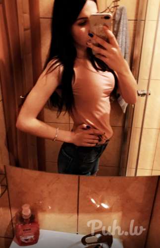 Piedāvāju savas nofilmetes video foto, un video zvanu cenas no 15 līdz 25. Ja vele…