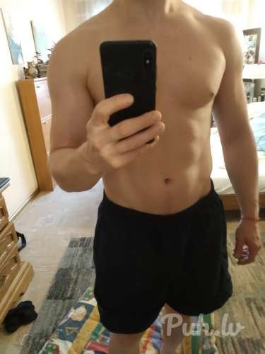 Я 29/175/78. Пасс. Ты до 40, актив. Пиши сразу с интим фото