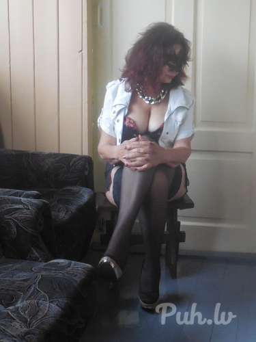 Реально отличный массаж с расслаблением и отдыхом.  С 11 до 19.  Сеанс - 50 евро. …