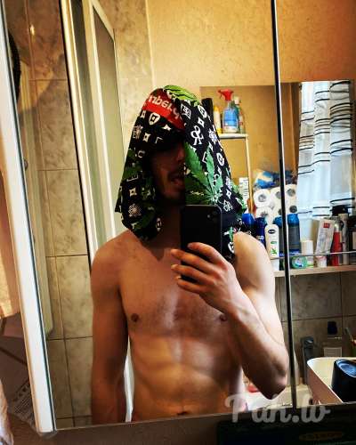 Gatavs uzklausīt Tavas vēlmes un izdarīt mums abiem patīkami😏🥰
Готов тебя выслу…