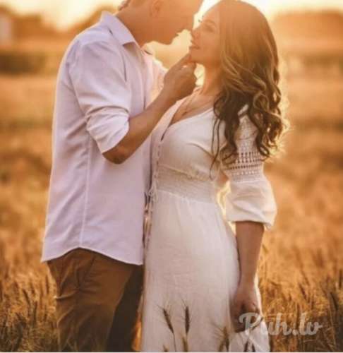 Var būt ir kada simpatiska,  kopta saprotoša sieviete kura zin kapēc ir šeit.  Izs…