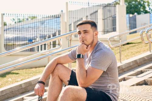 Я высокий,  симпатичный,  ухоженный.  Свободный.  Ищу девушку/женщину для редких вст…