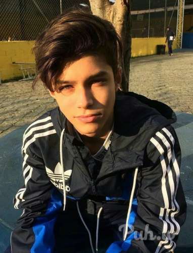 Молодой парень 18,  173,  67,  Исчит опытную женщину для приятного время провождени…