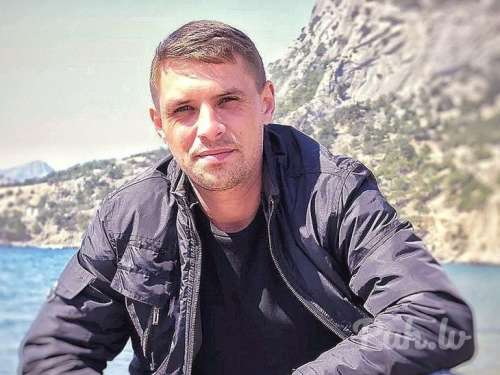 Минет в машине,  симпатичной стройной девушке.  Аккуратный,  чистоплотный мужчина. …