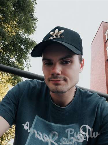 Varbūt kāda sieviete meklē sev kompāniju,  labprāt sastādītu.  Es 178 garš