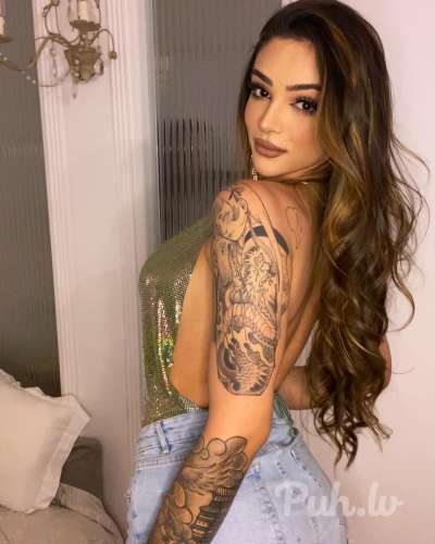 Send me a mensage on WhatsApp and i show you my dick pic

💋 Feminine face and…