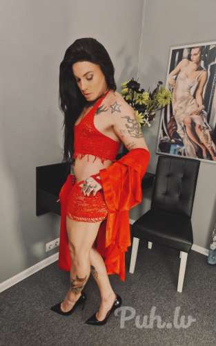 Hello !!! 
I'm Veronica trans young with an XL surprise to enjoy 👅 .  
I really…