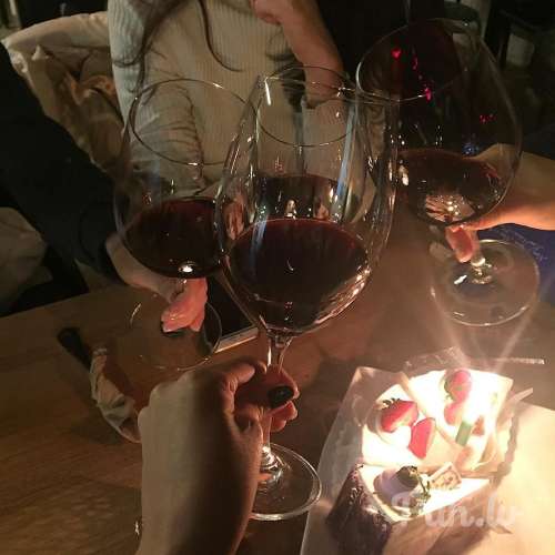 Привет 🥂
Хочется посидеть выпить вина и пообщаться!!
Есть кто составит компани…