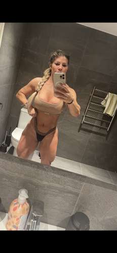 Amanda  Bodybilder (34 years)