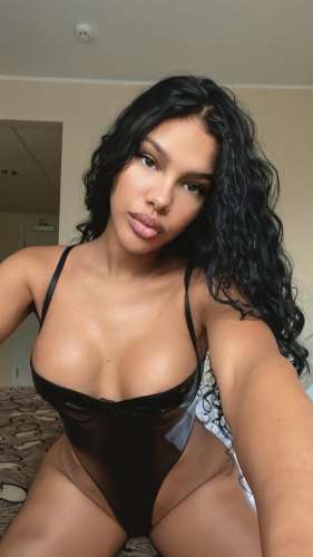 1h250 I am a Caribbean girl with curves that ignite passion and a vibrant person…