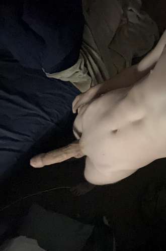 Hot (23 metai)