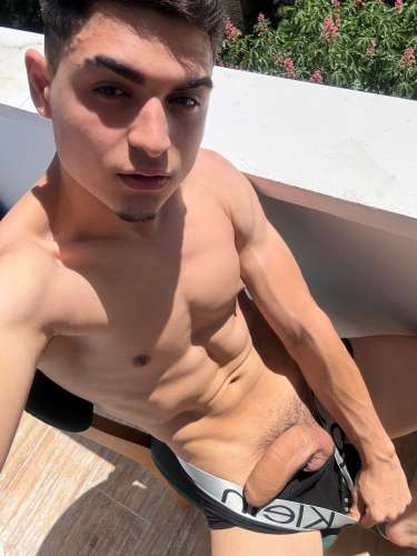 AlessandroMVP (19 years) (Photo!) offering male escort, massage or other services (#8084513)