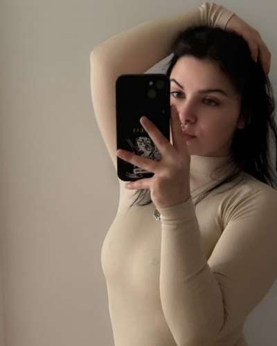 Agnese (22 years) (Photo!) gets acquainted with a man for sex (#8093716)