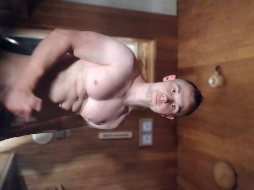 MaX (22 years) (Photo!) offering male escort, massage or other services (#8112849)