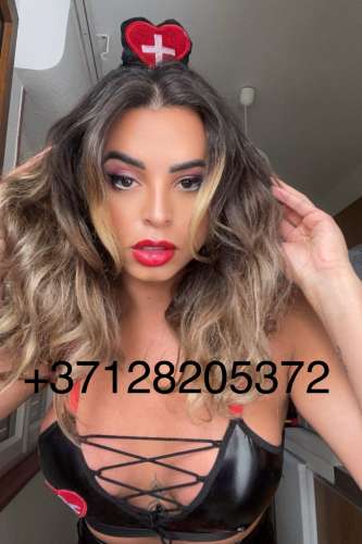 FRANCESKA PETROVICKY (24 aastat)