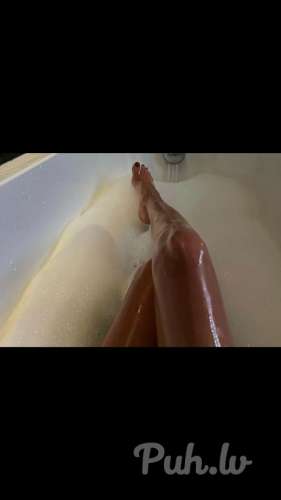 Simpātika,  jauka sieviete,  piedâvā labu seksu,  dziļu ,  sulīgu minetu,  vari…