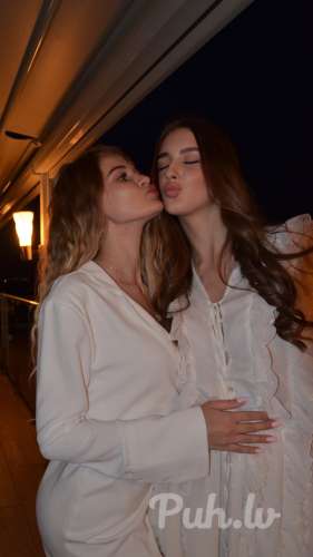 Sexy sisters 🔥🔥🔥 (23 gadi)