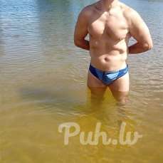 Vstrecus s zencinoj.  Ja muzcina prijatnoj vnesnosti,  sportivnij,  uxozennij. …