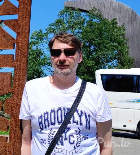 Bed.  Valdis (46 metų)