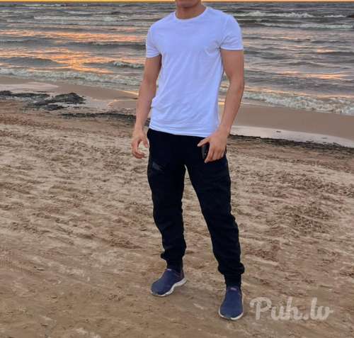 Привет всем!
Меня зовут ДАМИР 27 лет спортсмен рост 1,  80 вес 80кг симпатичный…