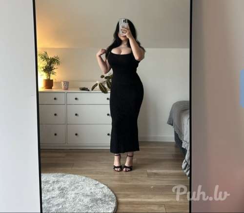 Charmelle (22 metai)