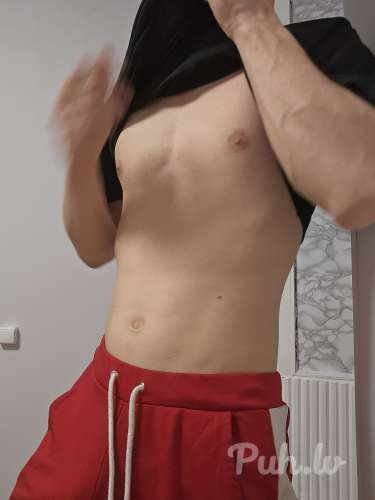 Мне 23,  у меня очень стройное тело,  пухлые губки,  милый член и круглая попа😅 И я…