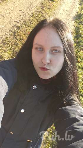 1 video kur mani piš 19min 41sek 4 pozas ar nobeigumu uz sejas 5€
1 video piš r…