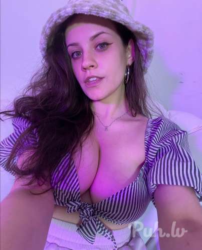 Clémence (28 aastat)