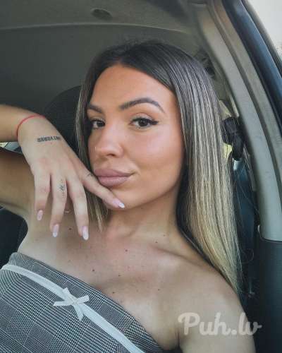 Christiane (27 aastat) (Foto!) saab mehega seksi eesmärgil tuttavaks (№8710616)