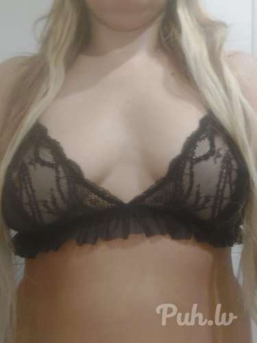 Liepāja simpātiska un seksīga sieviete piedāvā vīrietim patīkamas tikšanās,  seks…