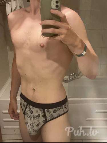 Konstantin (25 aastat) (Foto!) saab tuttavaks naisega seksi eesmärgil (№8735085)