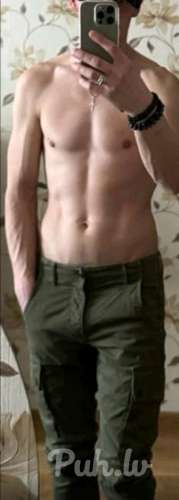 Vers-bttm sportisks džeks grib izjust labu drāzienu mutē un dupsī