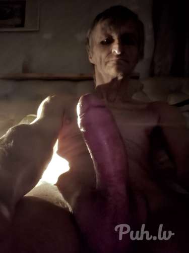 Vēlos satikt sievieti ar lielām krūtīm un ļoti seksīga.  Varam sazināties Whatsap…