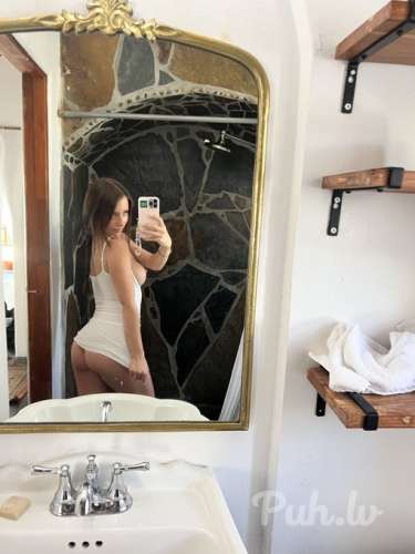 Estelle (27 years) (Photo!) gets acquainted with a man for sex (#8764121)