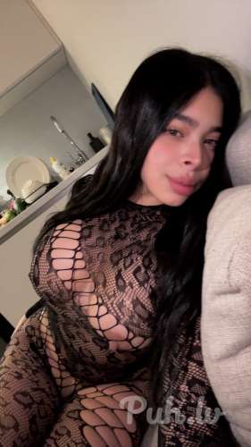 Valentina (22 years)