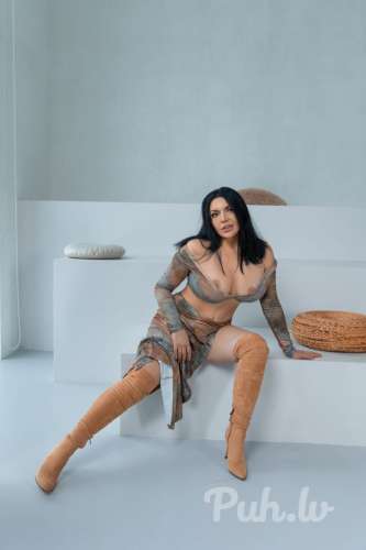 Волшeбнaя (39 лет) (Фото!) предлагает эскорт, массаж или другие услуги (№8790958)