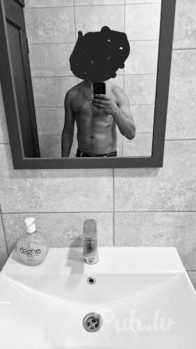 Vēlos šovakar satikties ar patīkamu sievieti. Dāvana no manis. Esmu ar vietu.